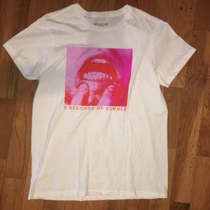 BRAND NEW 5SOS T-SHIRT